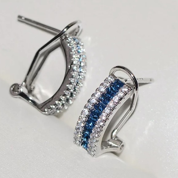 Sterling silver stud earrings - Picture 2 of 3